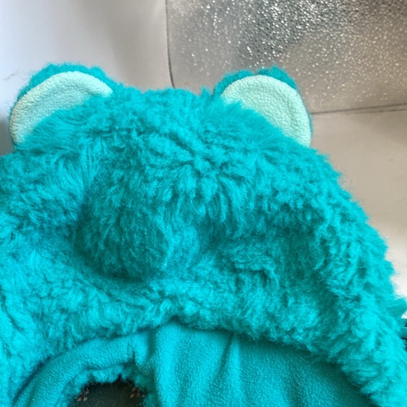 Faux Fur hat with ears on top Lightly used 100% polyester - Picture 4 of 4